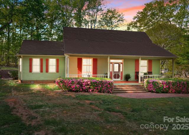 Property at 101 Blueberry Hill Dr, Statesville, NC 28625, 3 beds, 2.5 baths