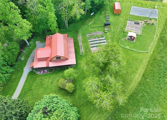 Property at 550 Joe Payne Rd, Marshall, NC 28753, 3 beds, 2.5 baths