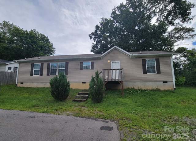 Property at 4 Dadoo Dr, Asheville, NC 28806, 3 beds, 2 baths