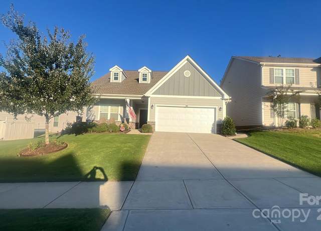 Property at 142 Canada Dr, Statesville, NC 28677, 3 beds, 2 baths
