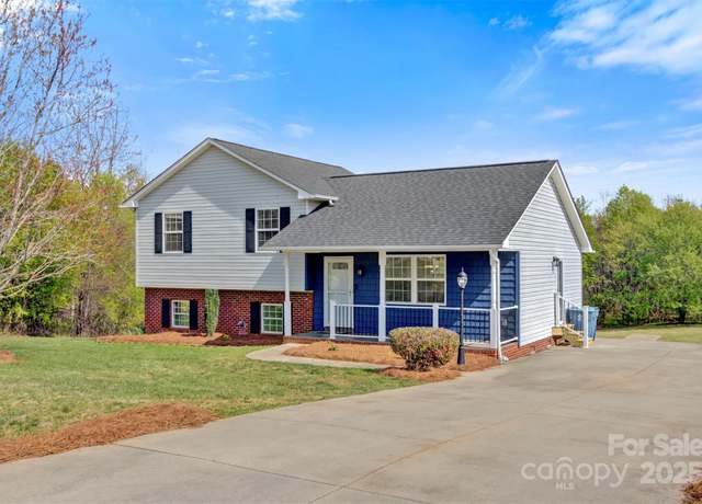 Property at 2948 Christy Leigh Dr, Newton, NC 28658, 3 beds, 2 baths