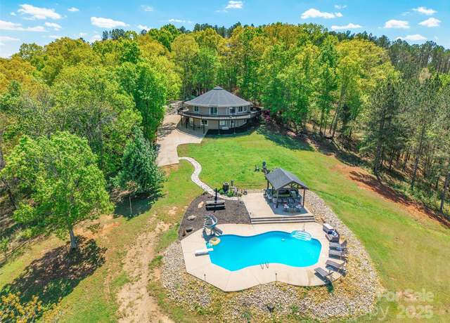 Property at 1308 Twin Oaks Dr, Chester, SC 29706, 5 beds, 3.5 baths