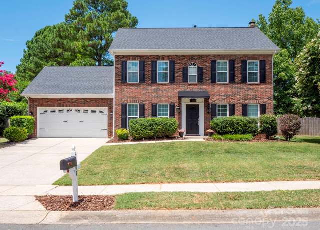 Property at 7601 Claiborne Woods Rd, Charlotte, NC 28216, 3 beds, 2.5 baths