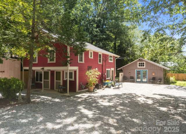 Property at 313 Chadwick Ave, Hendersonville, NC 28792, 3 beds, 3 baths