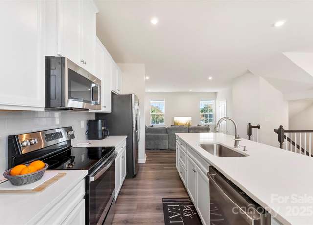Property at 2016 Tupelo Grove Ln, Gastonia, NC 28054, 3 beds, 2.5 baths