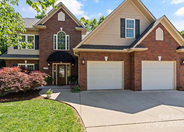 Property at 3124 17th Street Ln NE, Hickory, NC 28601, 4 beds, 3.5 baths