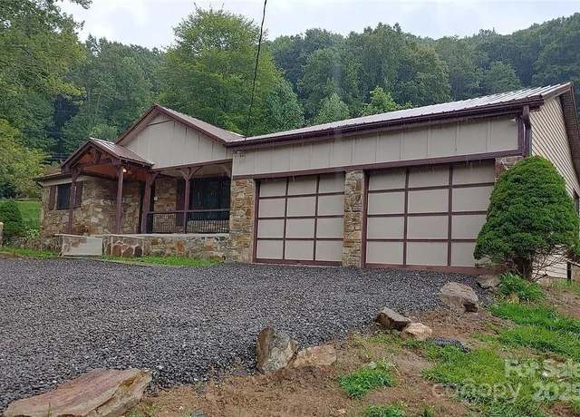 Property at 20 Frosted Ln, Burnsville, NC 28714, 3 beds, 2 baths
