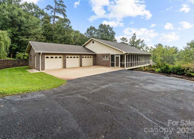 Property at 2066 Waterford Way, Morganton, NC 28655, 3 beds, 3 baths