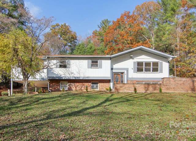 Property at 821 Anne Ave W, Hendersonville, NC 28739, 3 beds, 2.5 baths