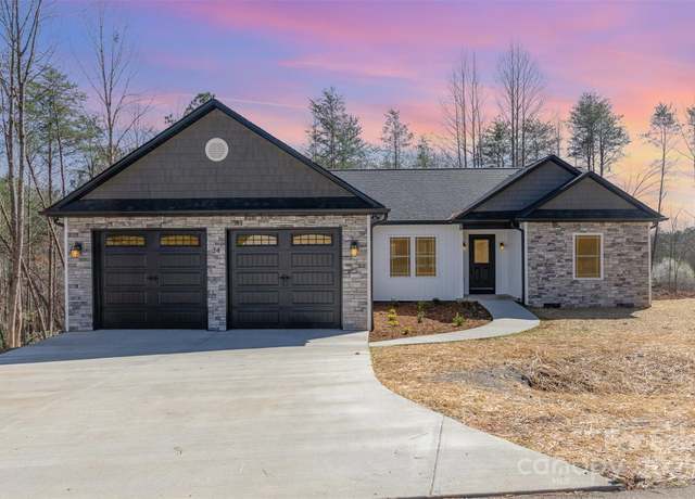 Property at 24 Eastwinds Dr, Hickory, NC 28601, 3 beds, 2.5 baths