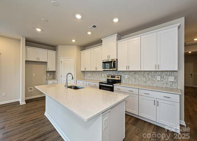Property at 1211 Morehead Dr, Salisbury, NC 28144, 3 beds, 2.5 baths