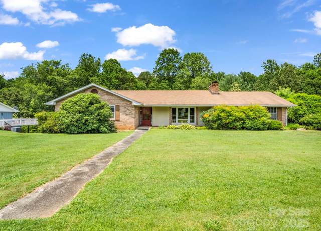 Property at 14 Monte Vista Pl, Candler, NC 28715, 3 beds, 2 baths