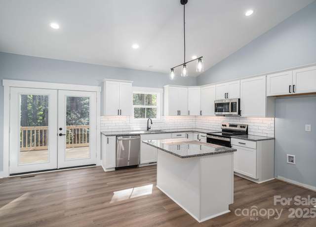 Property at 1452 W 7th St, Newton, NC 28658, 3 beds, 2 baths