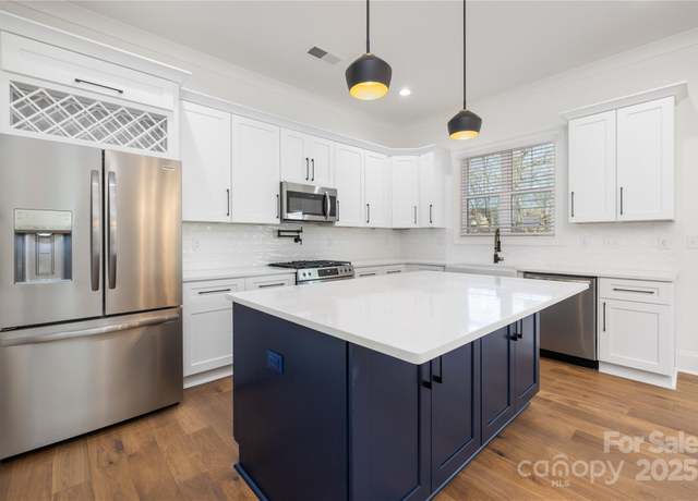Property at 302 Lincoln St, Belmont, NC 28012, 4 beds, 3 baths
