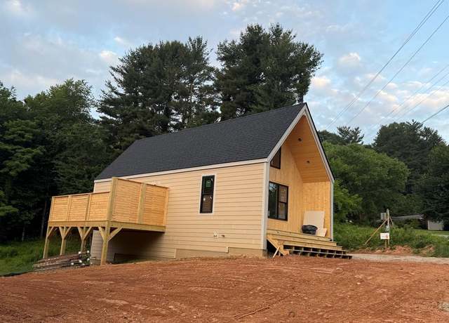 Property at 808 Country Club Dr, Waynesville, NC 28786, 1 bed, 1 bath