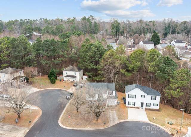 Property at 303 Cupped Oak Ct, Charlotte, NC 28213, 3 beds, 2.5 baths