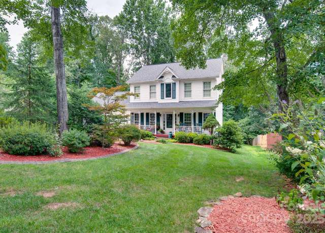 Property at 3720 25th Street Pl NE, Hickory, NC 28601, 3 beds, 2.5 baths