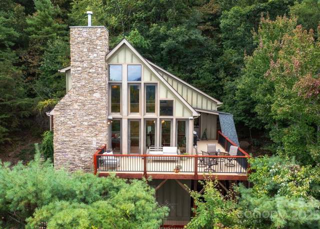 Property at 130 Black Oak Dr, Asheville, NC 28804, 3 beds, 3 baths