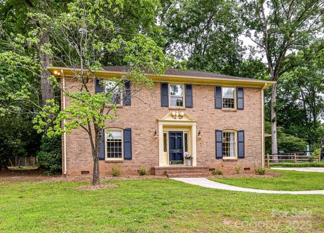 Property at 1049 Regency Dr, Charlotte, NC 28211, 4 beds, 2.5 baths