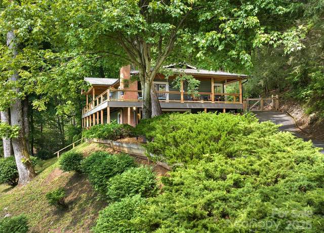 Property at 505 Scenic Cir, Waynesville, NC 28786, 3 beds, 3 baths