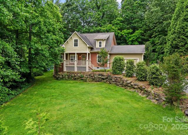Property at 508 Fairway Dr, Hendersonville, NC 28739, 3 beds, 3.5 baths
