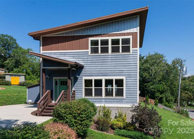 Property at 102 E Skyland Cir, Asheville, NC 28804, 3 beds, 2.5 baths