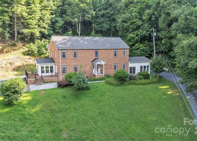 Property at 317 Dillard Dr, Jefferson, NC 28640, 3 beds, 2.5 baths