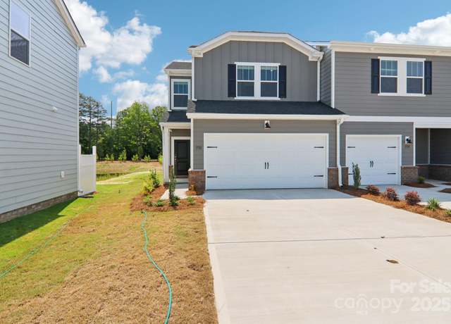 Property at 4131 Summit Woods Dr, Charlotte, NC 28216, 3 beds, 2.5 baths
