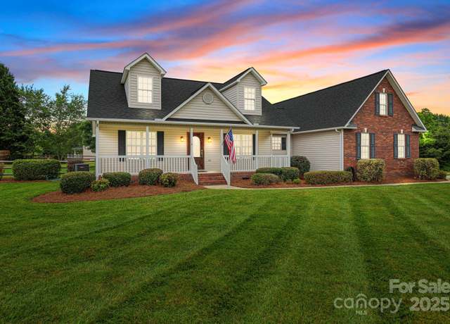 Property at 1025 Forest Oaks Dr, Salisbury, NC 28146, 3 beds, 2 baths