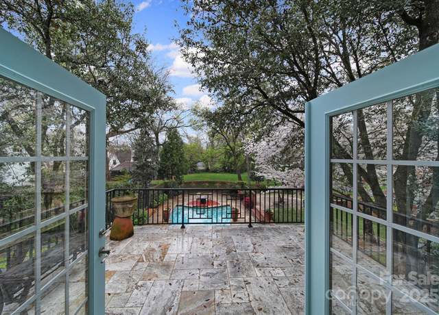 Property at 2132 Rolston Dr, Charlotte, NC 28207, 5 beds, 5 baths
