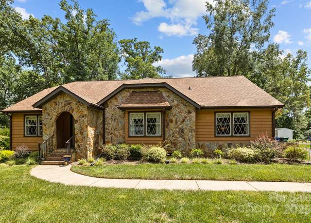 Property at 8835 Glencroft Rd, Mint Hill, NC 28227, 3 beds, 2 baths
