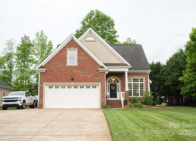 Property at 260 Ingonish Dr, Gastonia, NC 28056, 3 beds, 2.5 baths