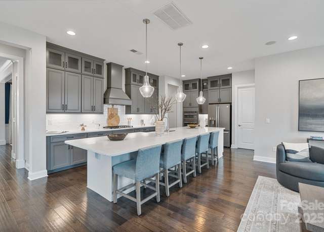 Property at 14218 Morningate St, Huntersville, NC 28078, 5 beds, 4.5 baths