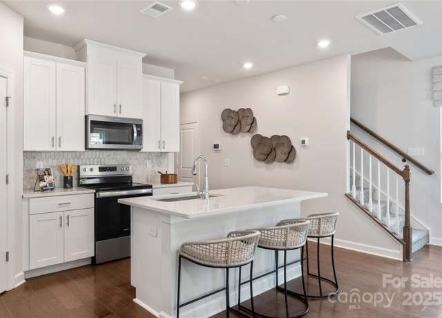 Property at 4163 Summit Woods Dr, Charlotte, NC 28216, 0.5 baths