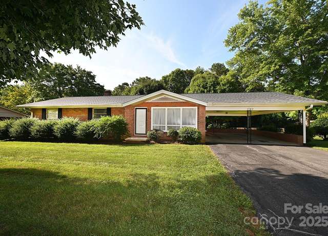 Property at 1740 23rd Avenue Ln NE, Hickory, NC 28601, 3 beds, 2 baths