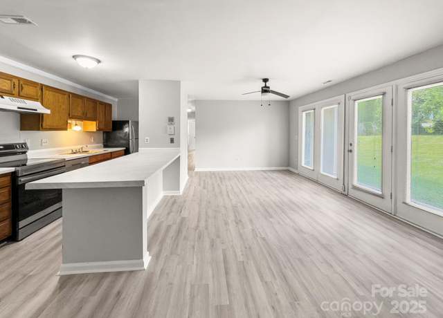 Property at 6131 Meadow Rose Ln, Charlotte, NC 28215, 2 beds, 2 baths