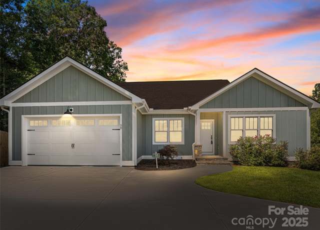 Property at 58 Olde Oak Ln, Hendersonville, NC 28792, 4 beds, 3 baths