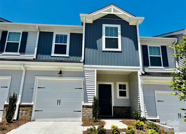 Property at 4216 Summit Woods Dr, Charlotte, NC 28216, 3 beds, 2.5 baths