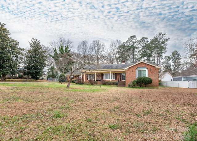 Property at 1043 Candlewood Ln, Rock Hill, SC 29730, 4 beds, 3 baths