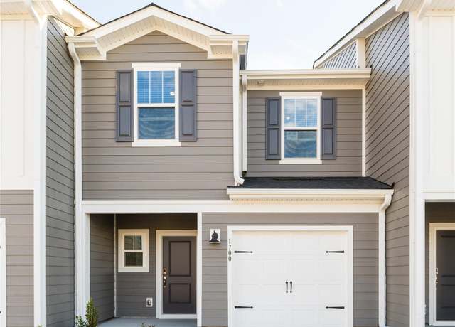 Property at 4212 Summit Woods Dr, Charlotte, NC 28216, 3 beds, 2.5 baths