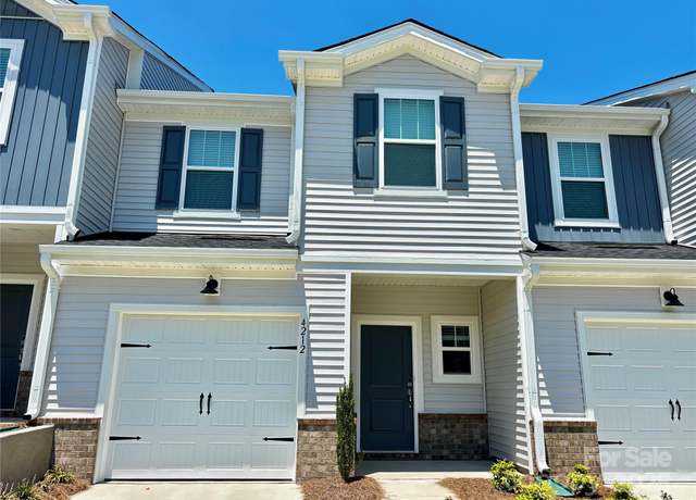 Property at 4212 Summit Woods Dr, Charlotte, NC 28216, 3 beds, 2.5 baths
