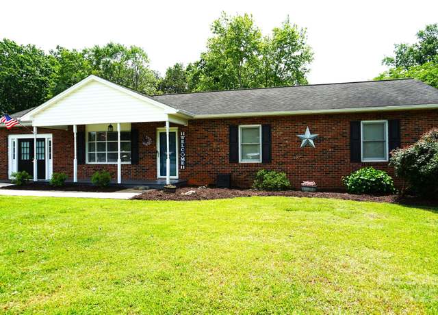 Property at 1958 19th Avenue Dr NE #8, Hickory, NC 28601, 3 beds, 1.5 baths