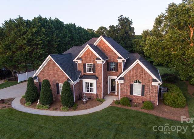 Property at 1236 James Farm Rd, Hickory, NC 28602, 4 beds, 2.5 baths