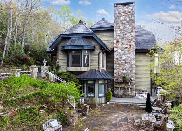 Property at 1052 Toxaway Dr, Lake Toxaway, NC 28747, 4 beds, 4.5 baths