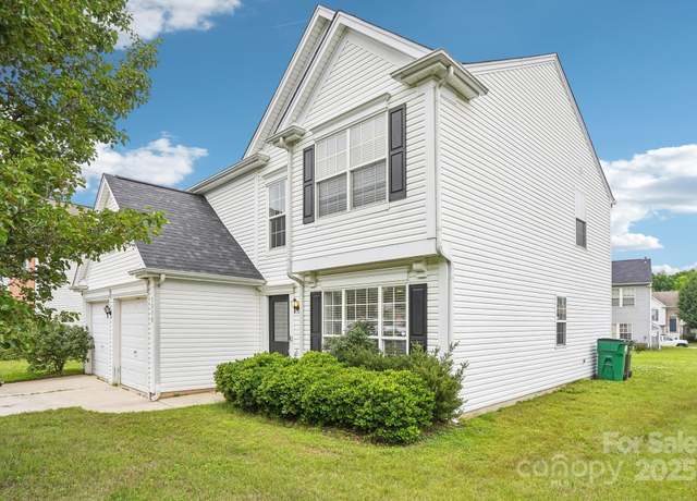 Property at 3038 Old Ironside Dr, Charlotte, NC 28213, 4 beds, 2.5 baths