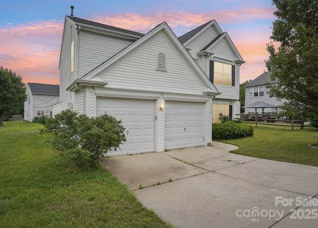 Property at 3038 Old Ironside Dr, Charlotte, NC 28213, 4 beds, 2.5 baths