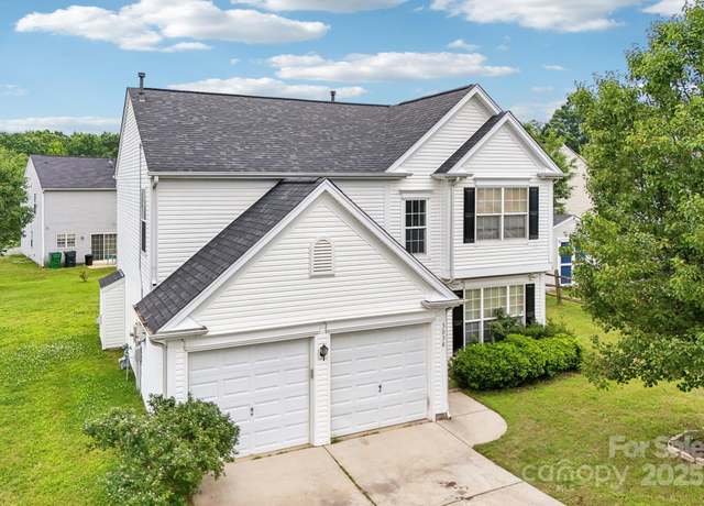 Property at 3038 Old Ironside Dr, Charlotte, NC 28213, 4 beds, 2.5 baths