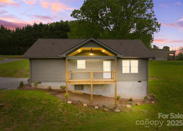 Property at 65 Lennon Leigh Ln, Waynesville, NC 28786, 3 beds, 2 baths