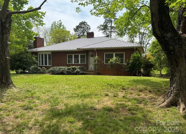 Property at 1305 W 5th Ave, Lexington, NC 27295, 3 beds, 2 baths