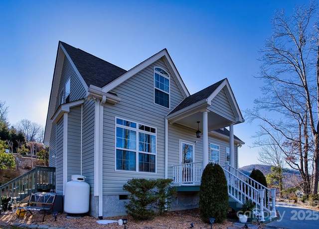 Property at 387 Goodview Dr, Henderson, NC 28792, 3 beds, 2 baths